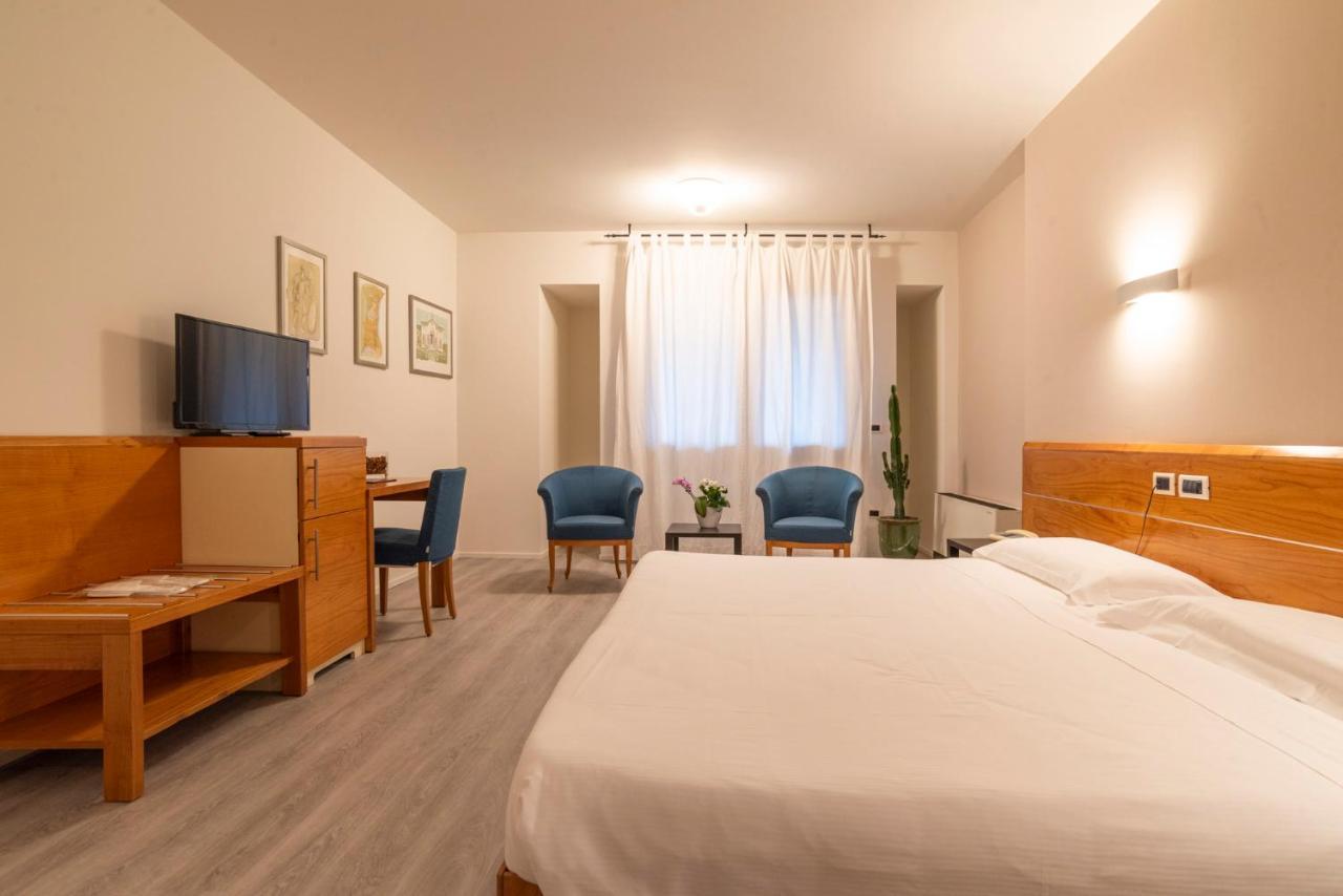 Ca' Delle Rose Hotel Castelfranco Veneto Bagian luar foto