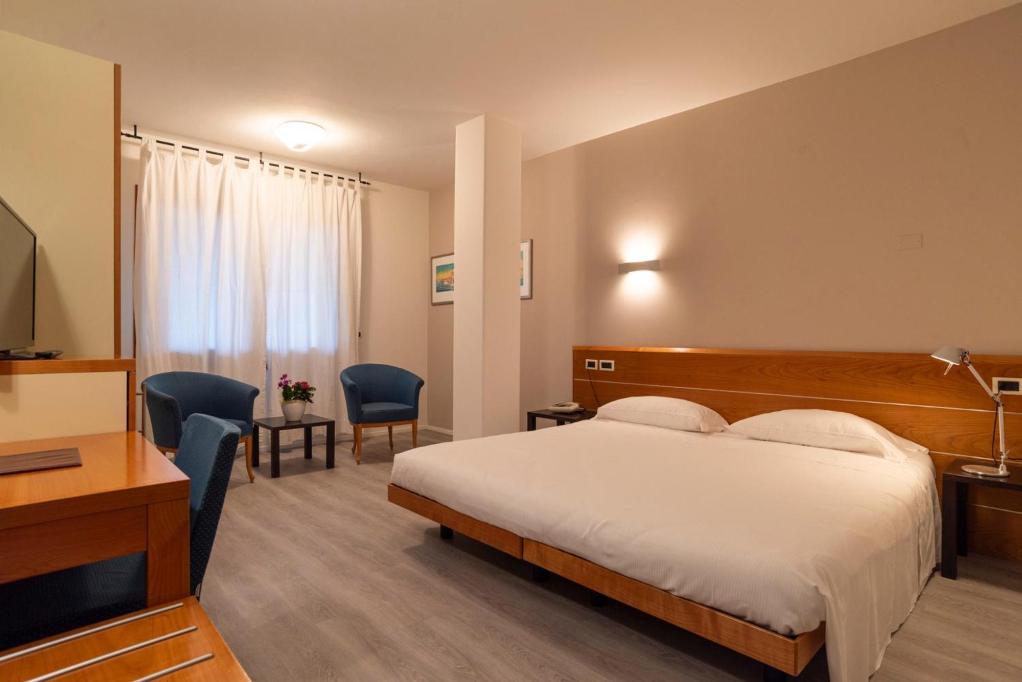 Ca' Delle Rose Hotel Castelfranco Veneto Bagian luar foto