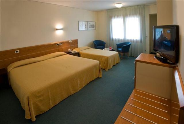 Ca' Delle Rose Hotel Castelfranco Veneto Bagian luar foto